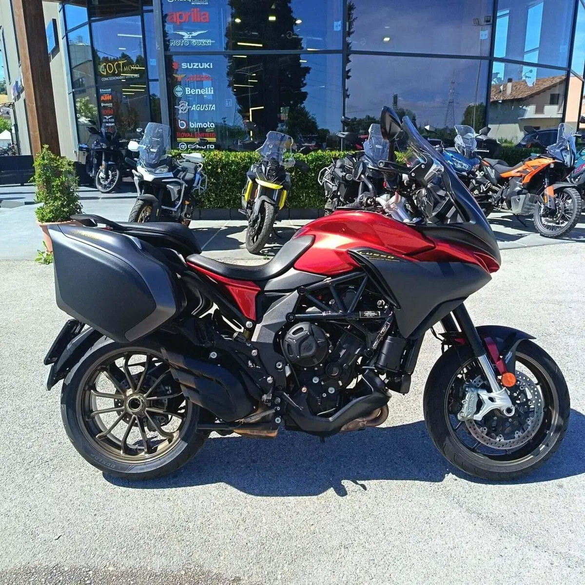 MV Agusta Turismo Veloce 800 Lusso (2021 - 23) (2)