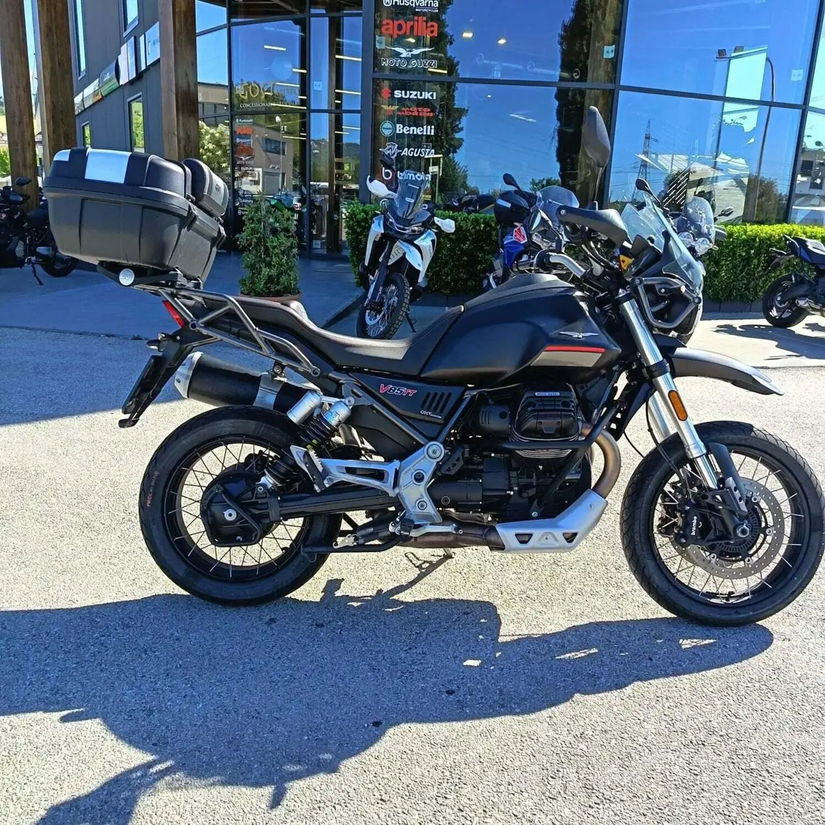 Moto Guzzi V85 TT (2021 - 23) (2)