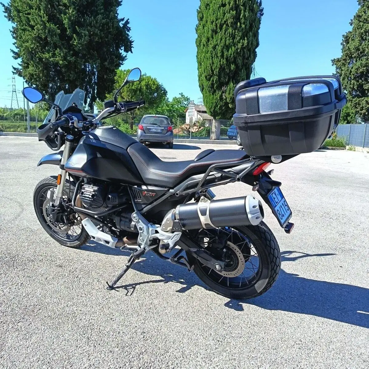 Moto Guzzi V85 TT (2021 - 23) (3)