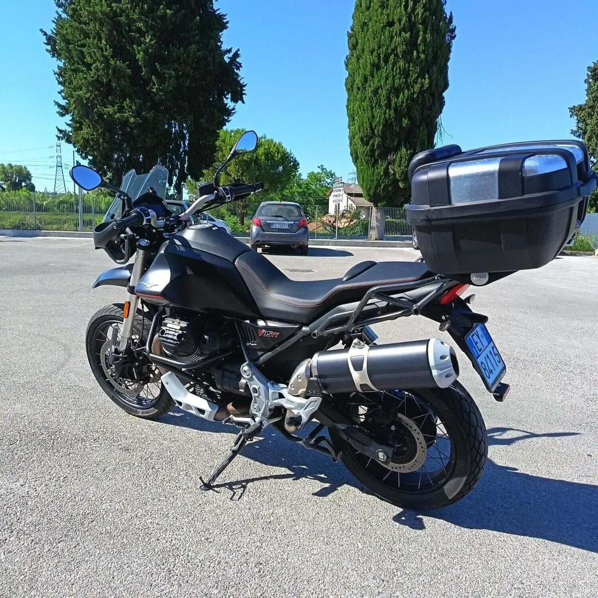 Moto Guzzi V85 TT (2021 - 23) (4)