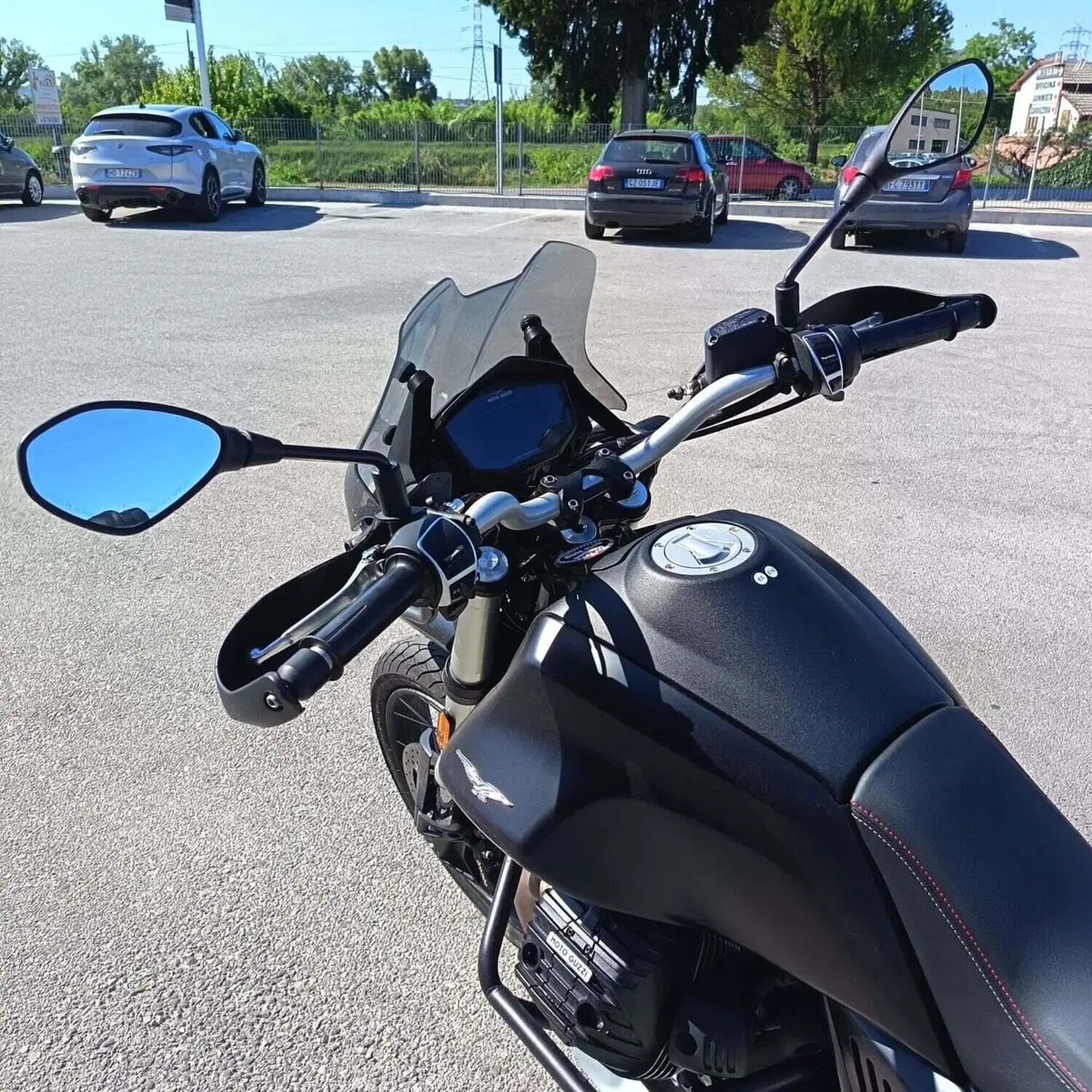 Moto Guzzi V85 TT (2021 - 23) (6)