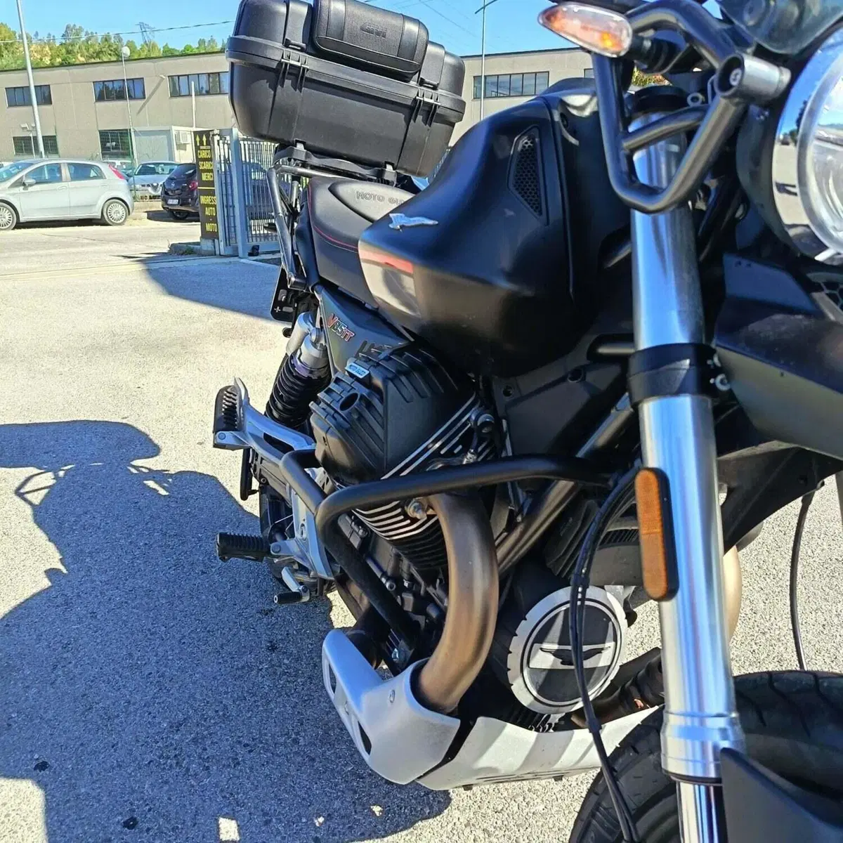 Moto Guzzi V85 TT (2021 - 23) (8)