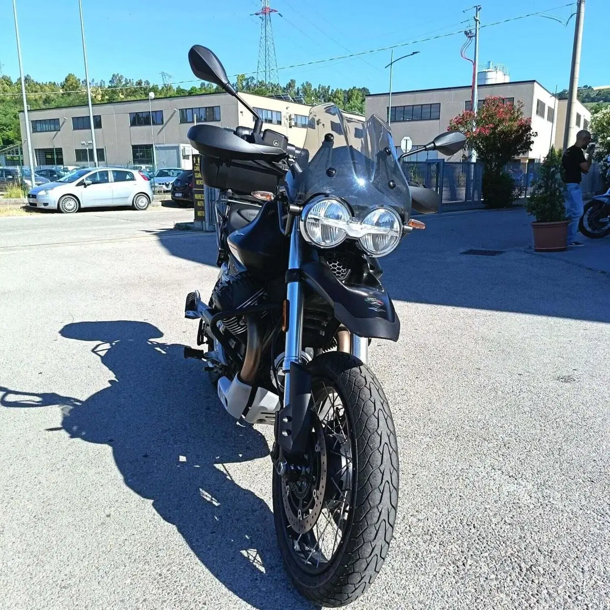 Moto Guzzi V85 TT (2021 - 23) (9)