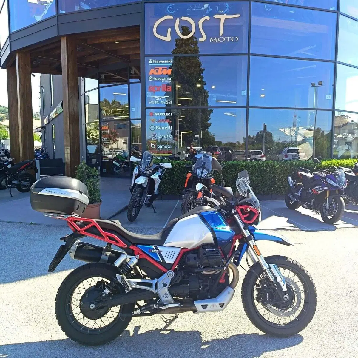 Moto Guzzi V85 TT (2024 - 26) (2)