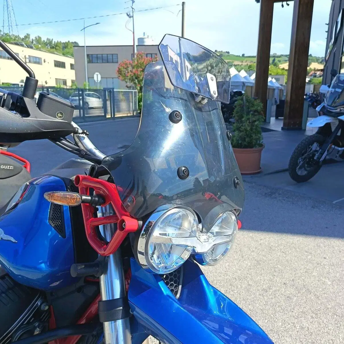 Moto Guzzi V85 TT (2024 - 26) (9)