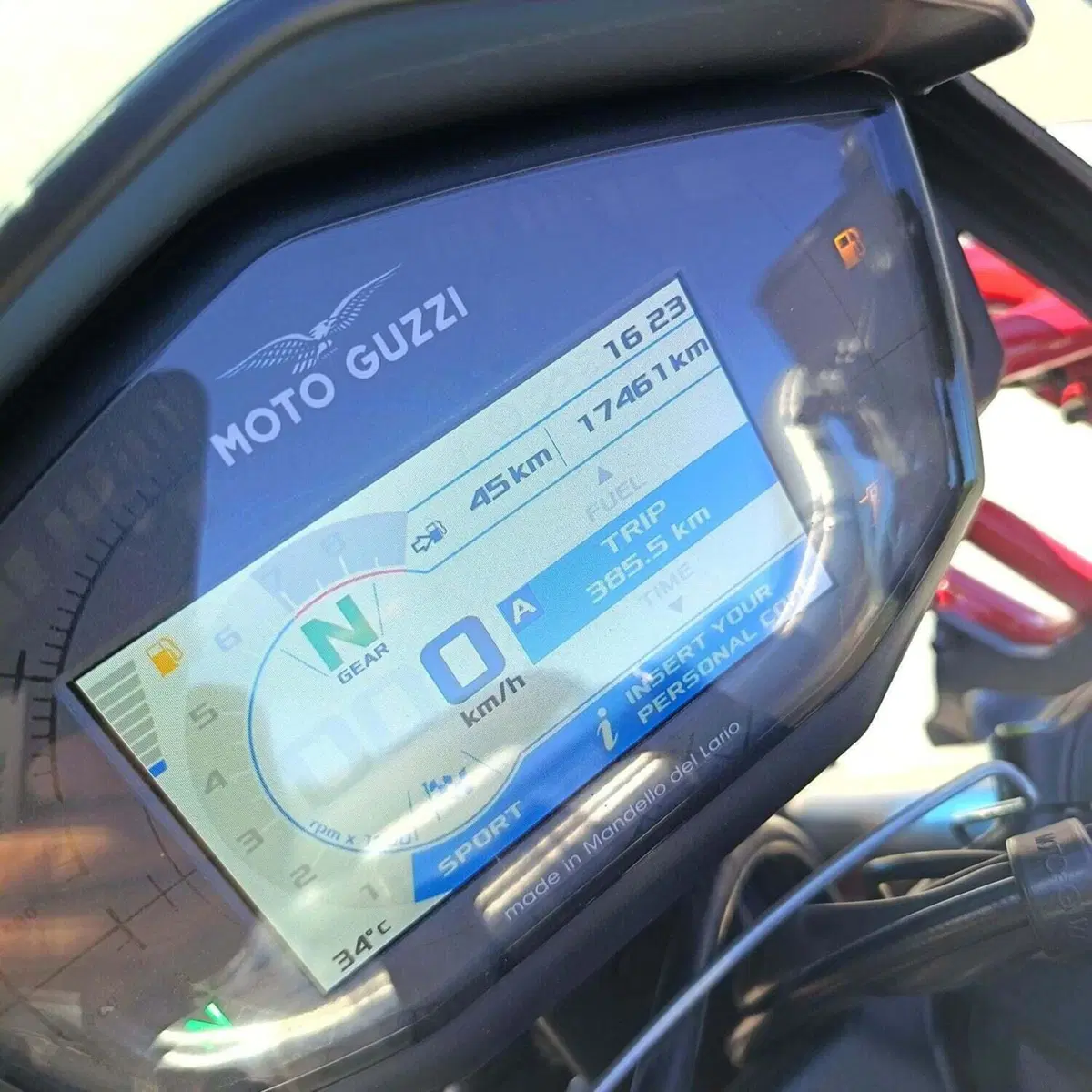 Moto Guzzi V85 TT (2024 - 26) (10)