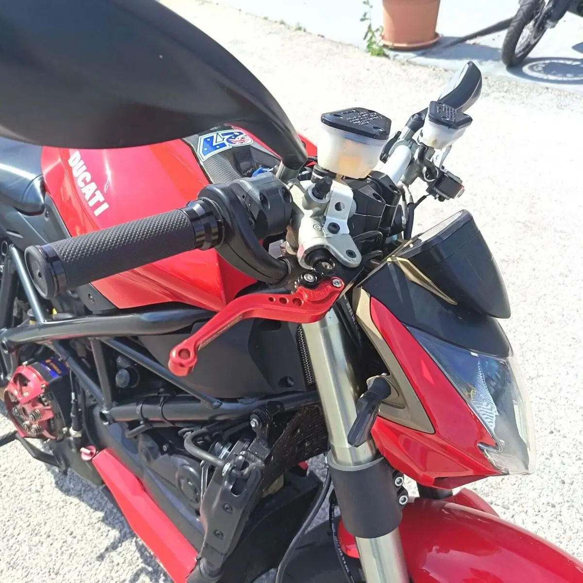Ducati Streetfighter (2009 - 12) (4)