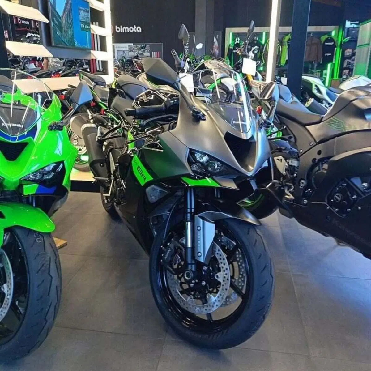 Kawasaki Ninja 636 ZX-6R (2024 - 26) (4)