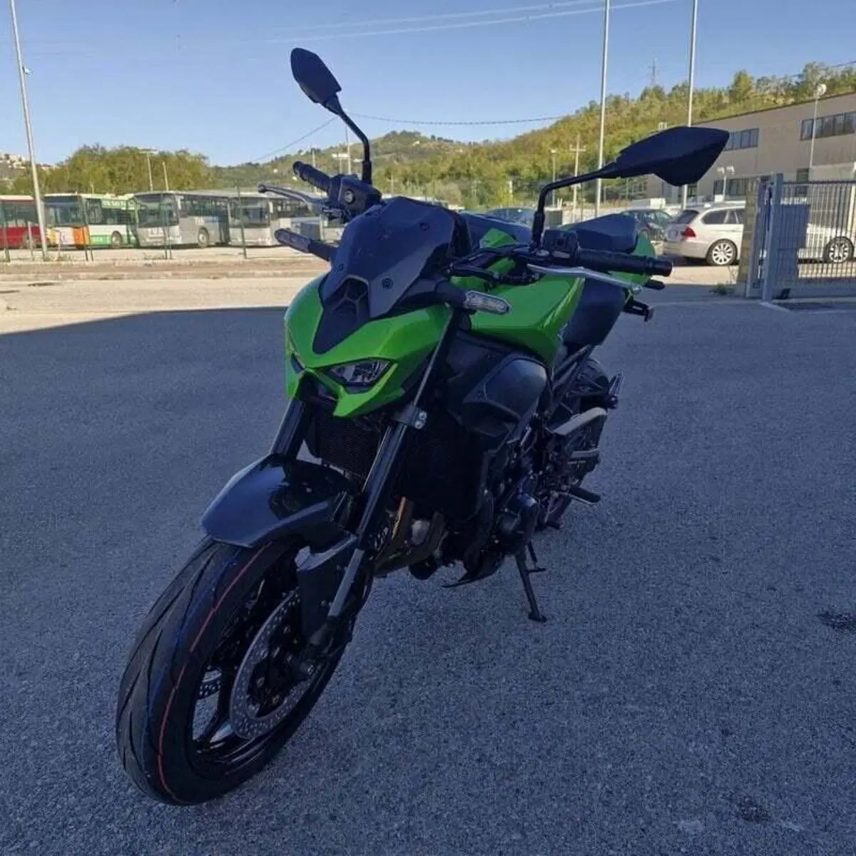 Kawasaki Z 900 (2025 - 26) (5)