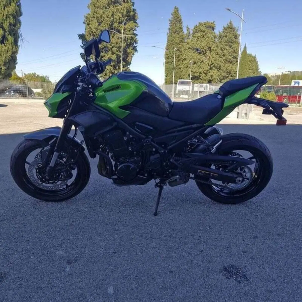 Kawasaki Z 900 (2025 - 26) (6)