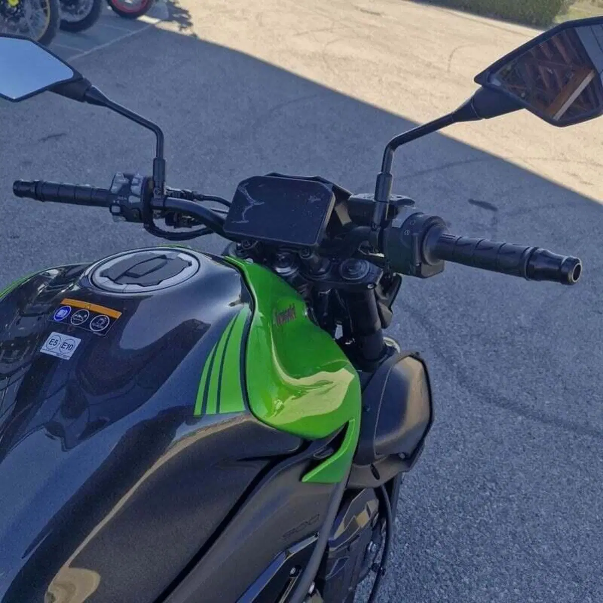 Kawasaki Z 900 (2025 - 26) (7)