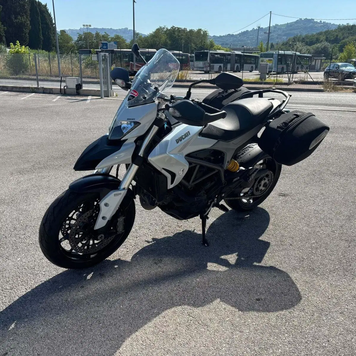 Ducati Hyperstrada 821 (2013 - 15) (4)