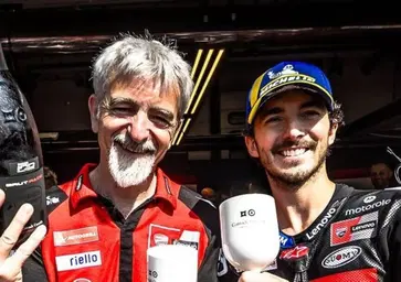 ESCLUSIVO - Gigi Dall'Igna e Pecco Bagnaia, il momento dell'addio: Ci siamo cercati. Marc Márquez star, però modesta [VIDEO]