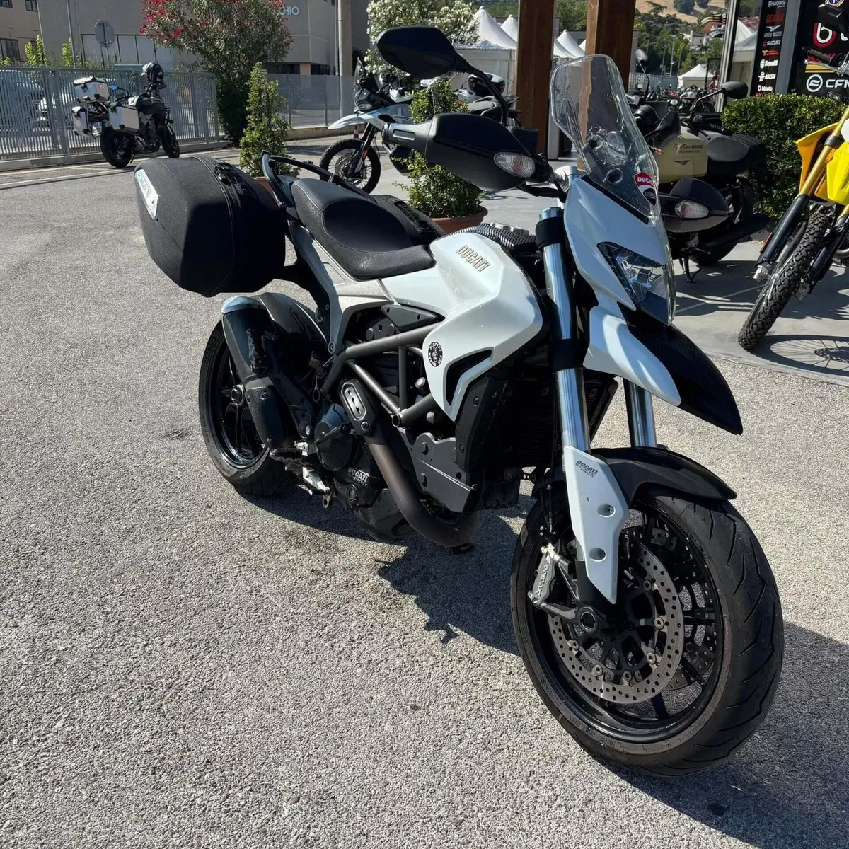Ducati Hyperstrada 821 (2013 - 15) (5)