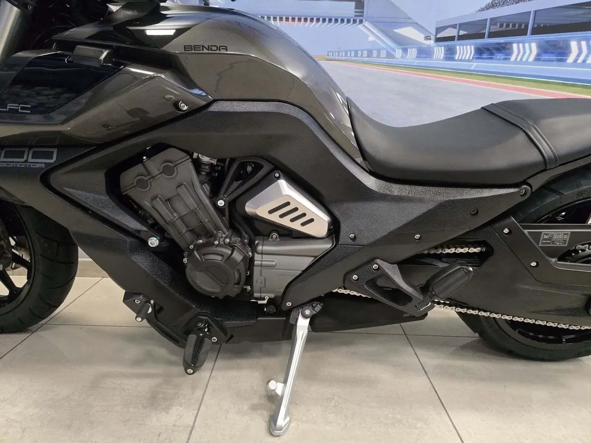 Benda Motorcycles LFC 700 Pro (2026) (9)