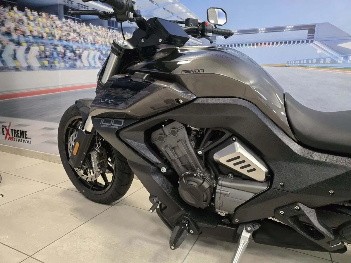 Benda Motorcycles LFC 700 Pro (2026) (10)