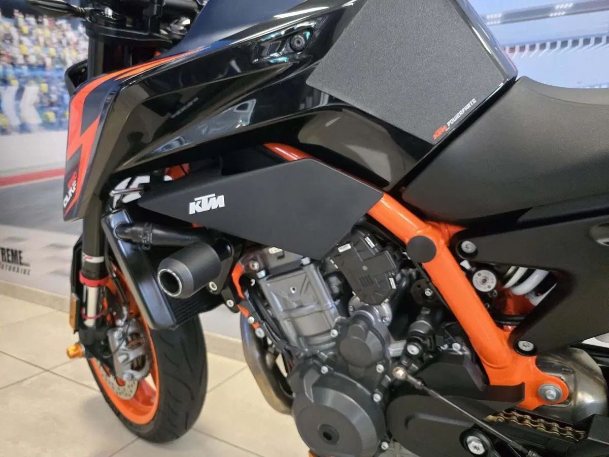KTM 890 Duke R (2022 - 23) (10)