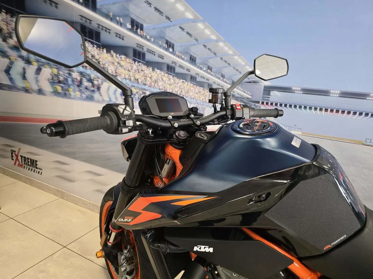 KTM 890 Duke R (2022 - 23) (11)