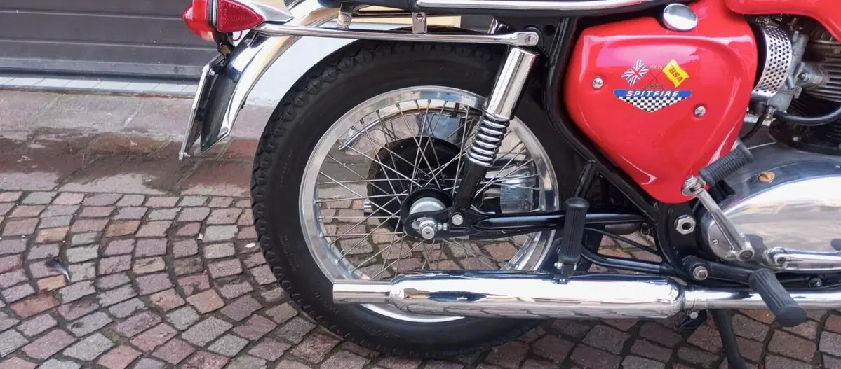 Bsa 650 SPITFIRE (9)