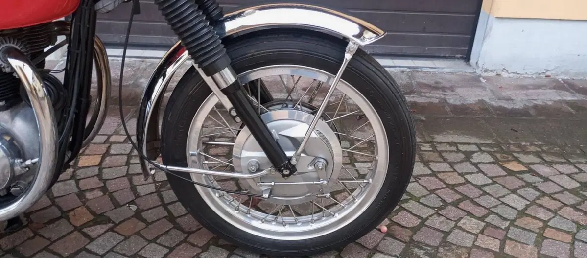 Bsa 650 SPITFIRE (10)
