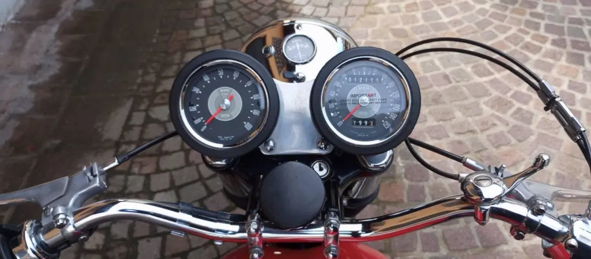 Bsa 650 SPITFIRE (15)