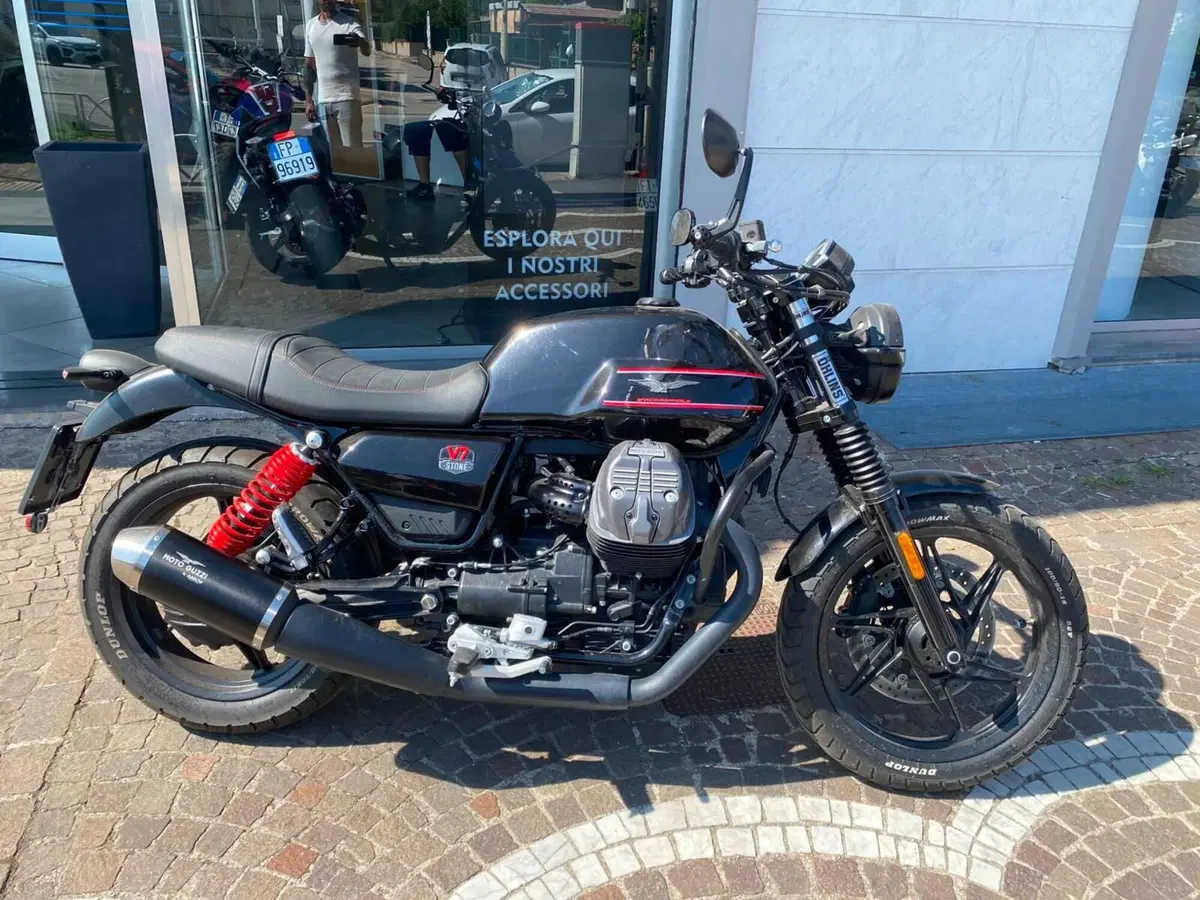 Moto Guzzi V7 Stone Special Edition (2022 - 25)