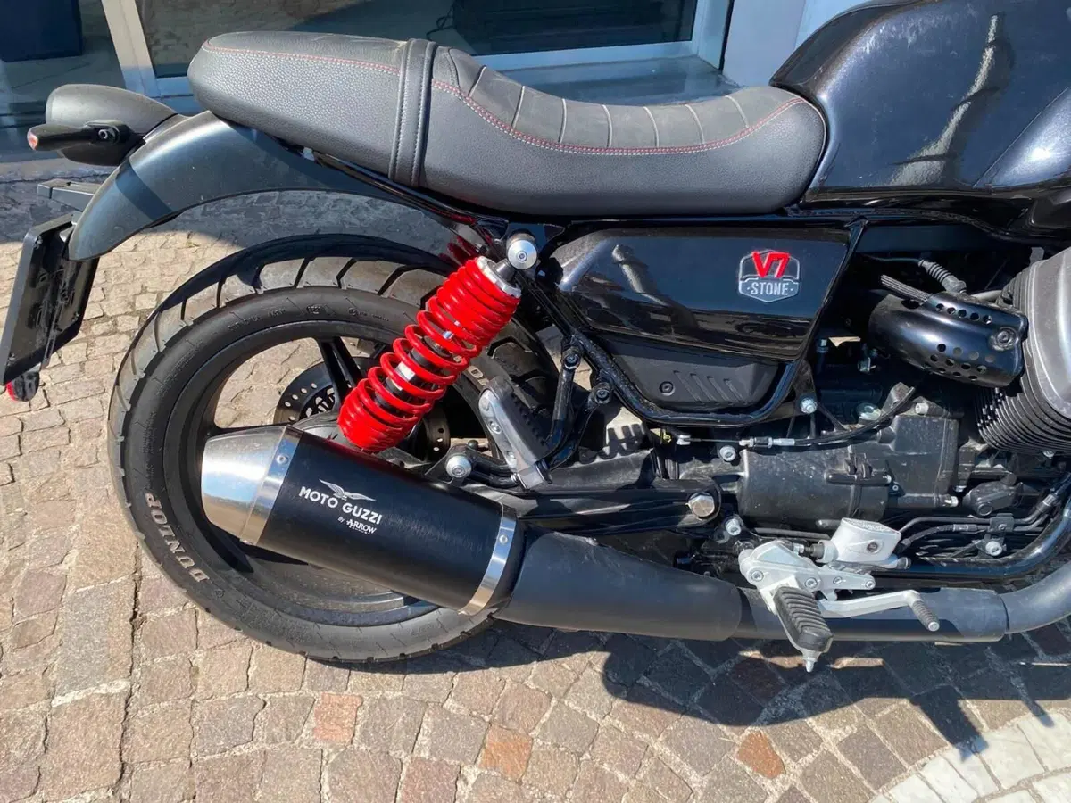 Moto Guzzi V7 Stone Special Edition (2022 - 25) (7)