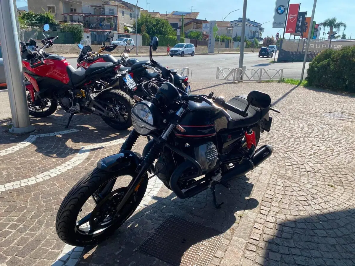 Moto Guzzi V7 Stone Special Edition (2022 - 25) (4)