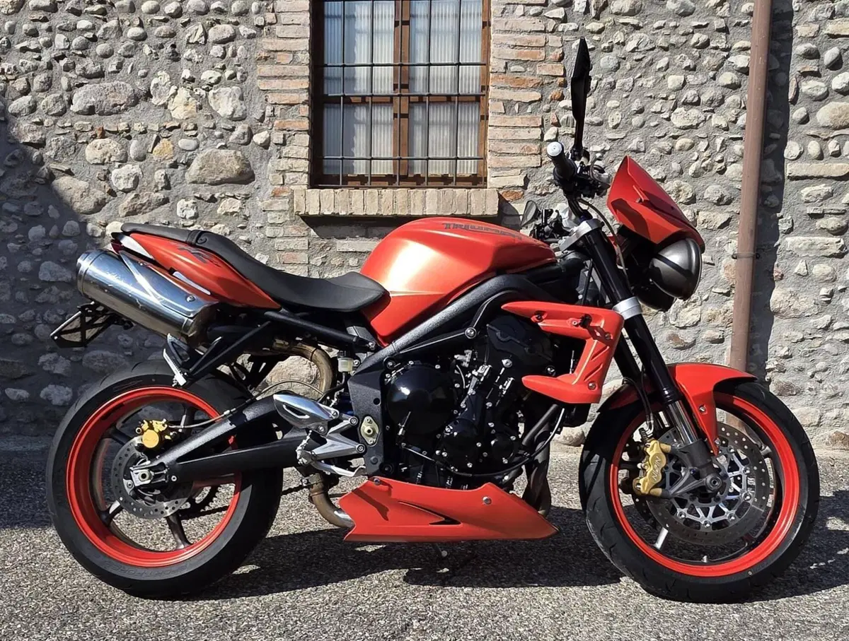 Triumph Street Triple R (2009 - 12) (2)