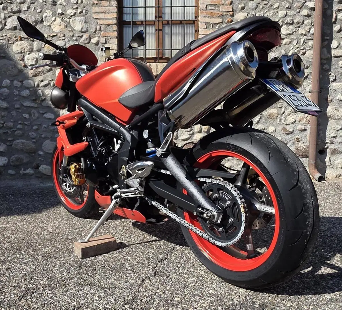 Triumph Street Triple R (2009 - 12) (4)