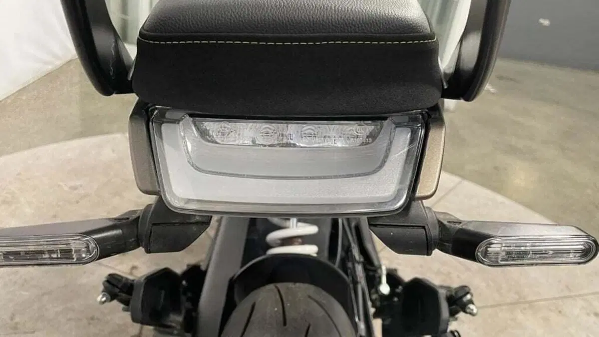 Husqvarna Svartpilen 401 (2021 - 23) (13)