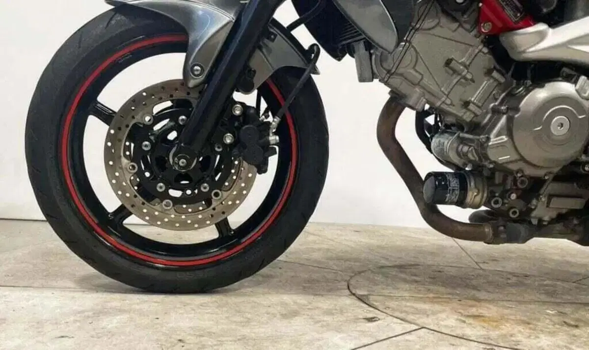 Suzuki Gladius 650 SFV ABS (2009 - 15) (5)