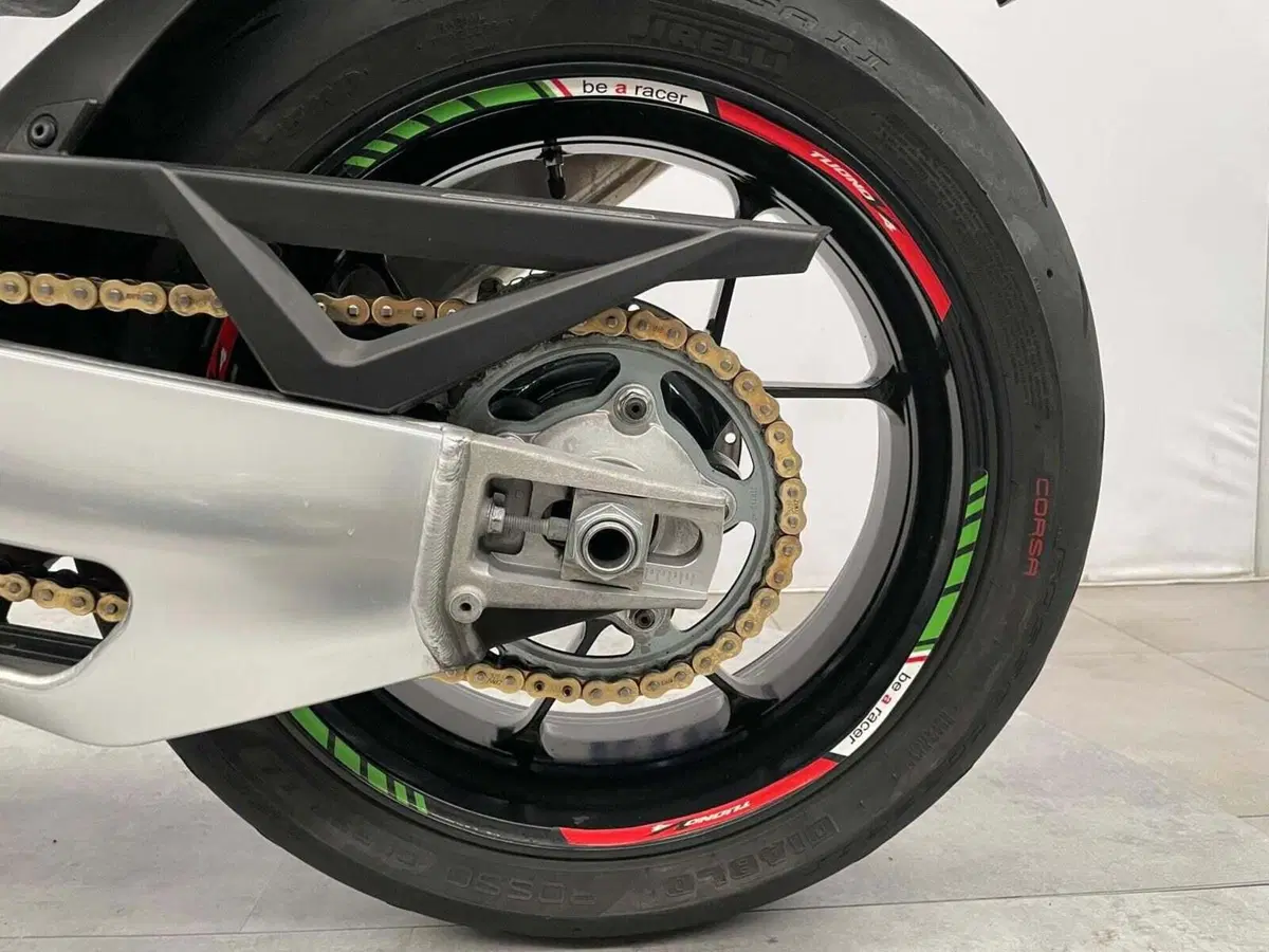 Aprilia Tuono V4 (2021 - 24) (13)