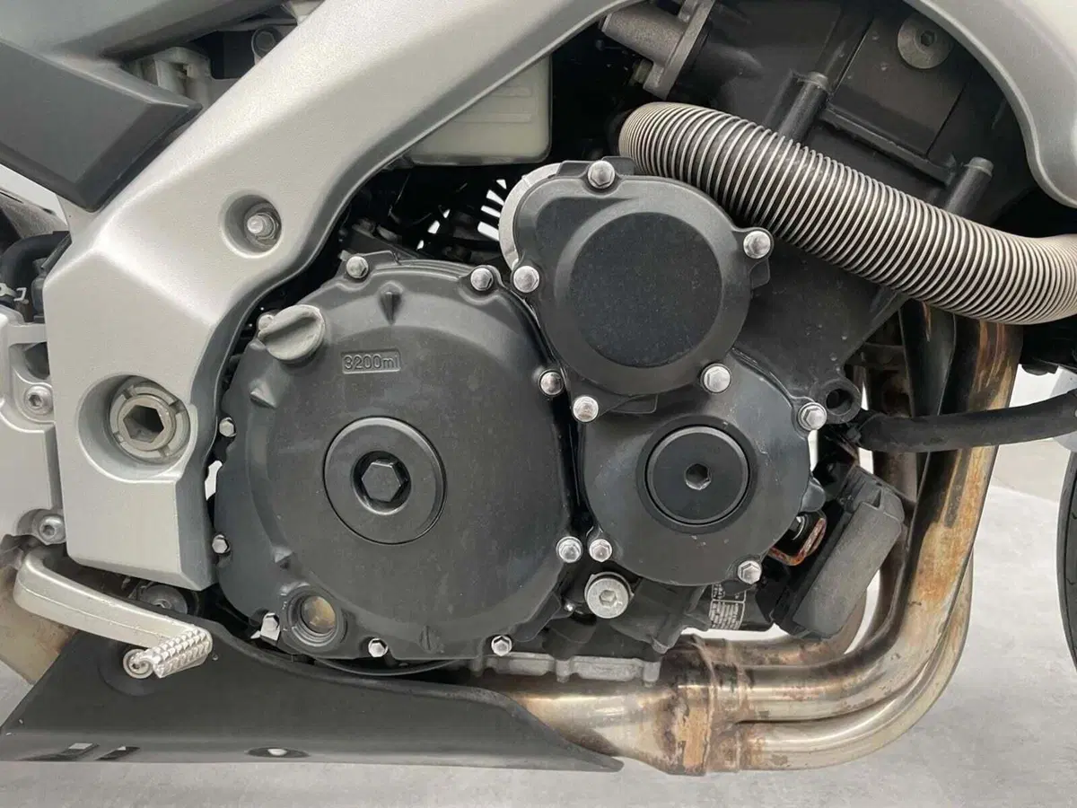 Suzuki GSR 600 (2006 - 11) (6)
