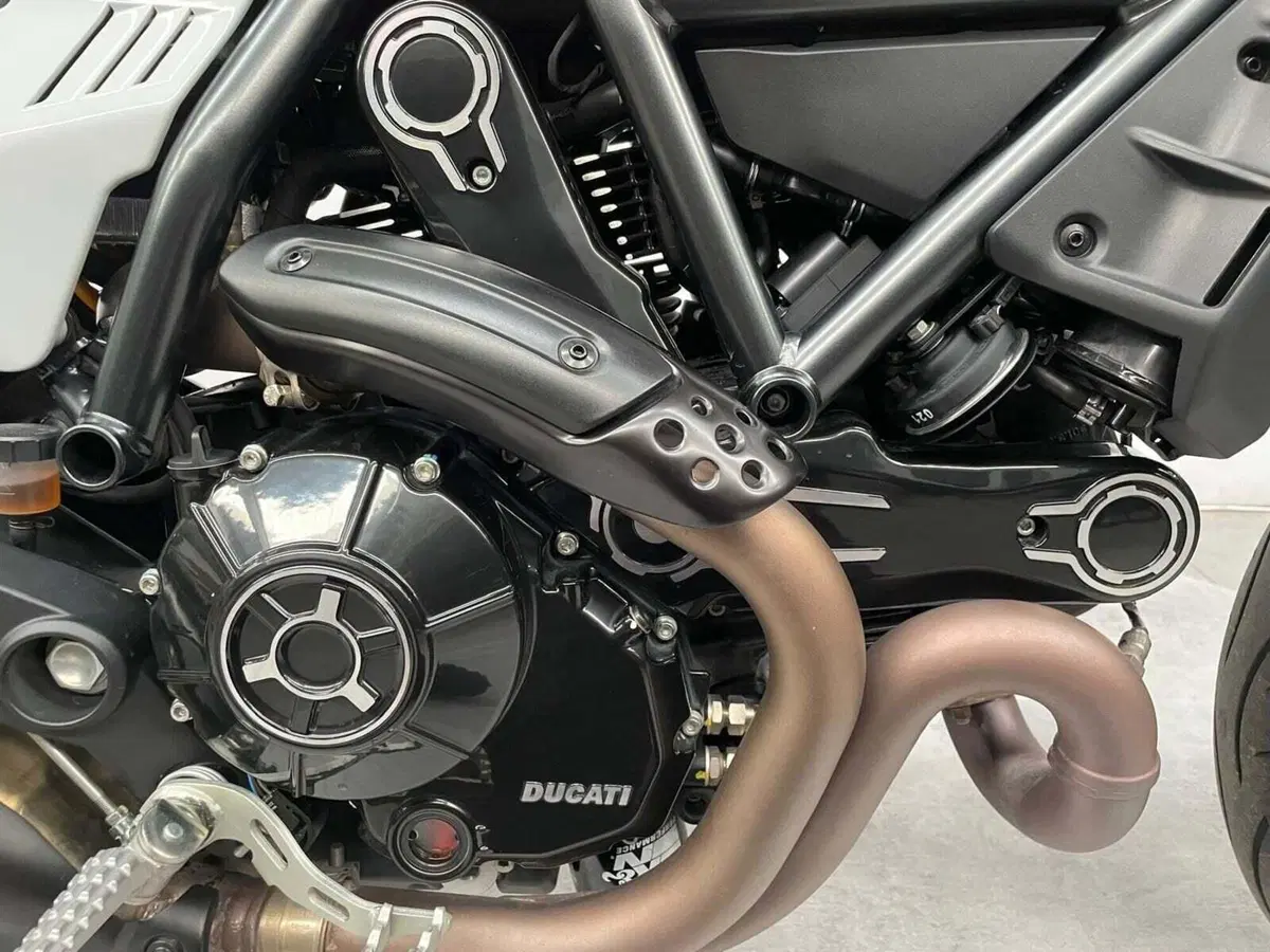 Ducati Scrambler 800 Urban Motard (2022) (5)