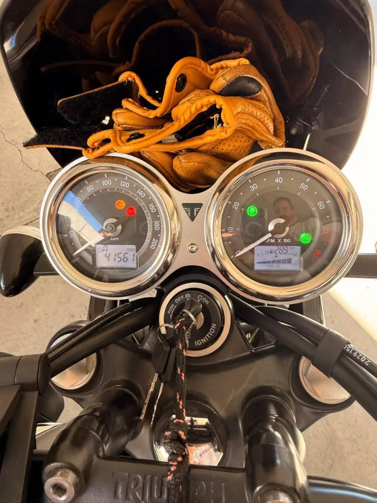 Triumph Bonneville T120 (2016 - 20) (2)