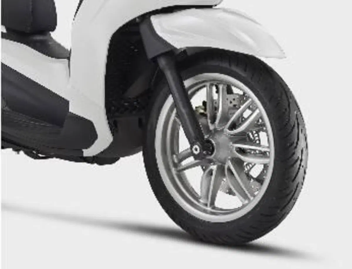 Piaggio Beverly 400 (2025 - 26) (5)