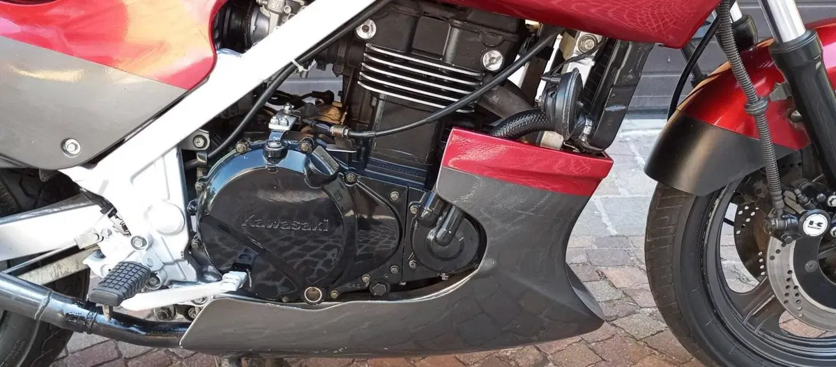 Kawasaki GPZ 500 S (3)