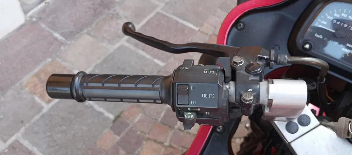 Kawasaki GPZ 500 S (9)