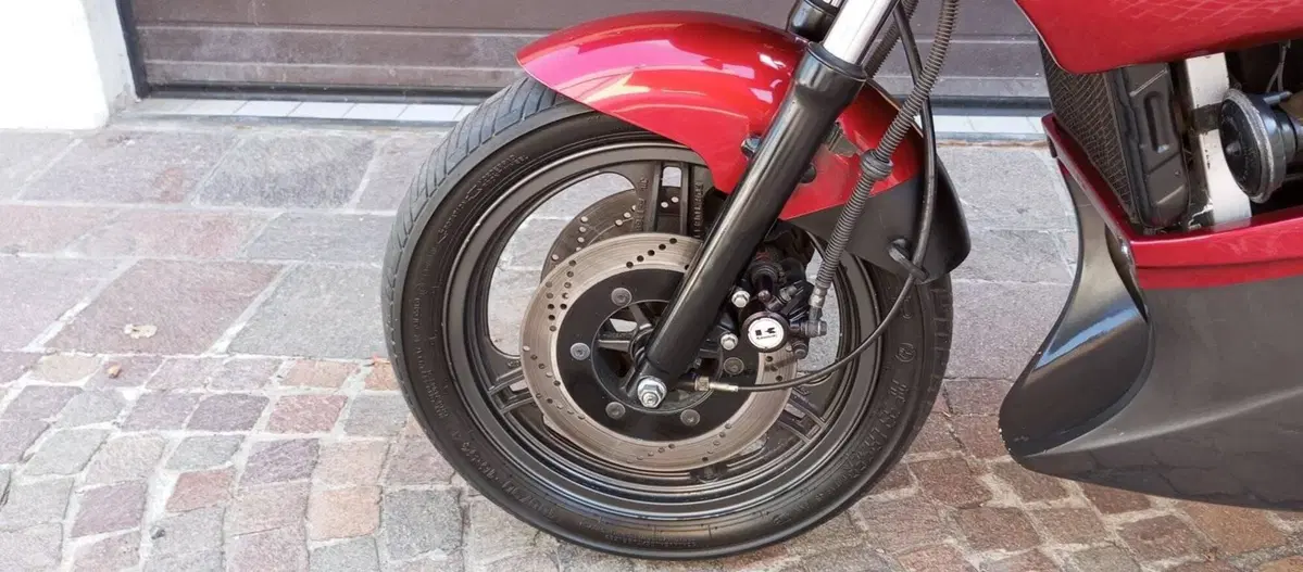Kawasaki GPZ 500 S (10)