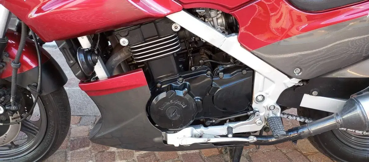 Kawasaki GPZ 500 S (11)
