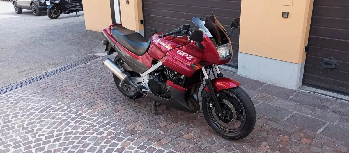 Kawasaki GPZ 500 S (15)