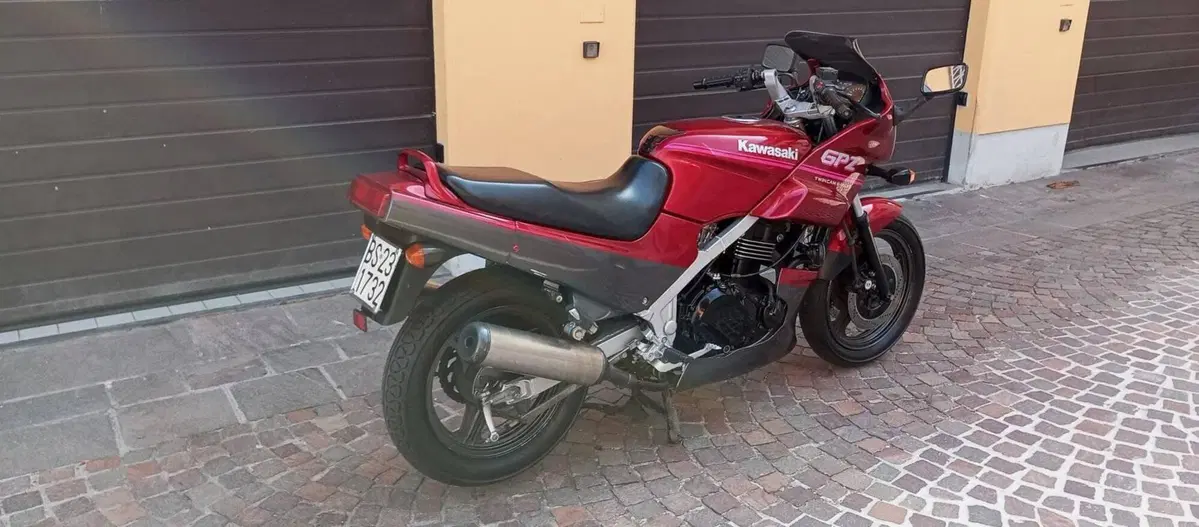 Kawasaki GPZ 500 S (16)