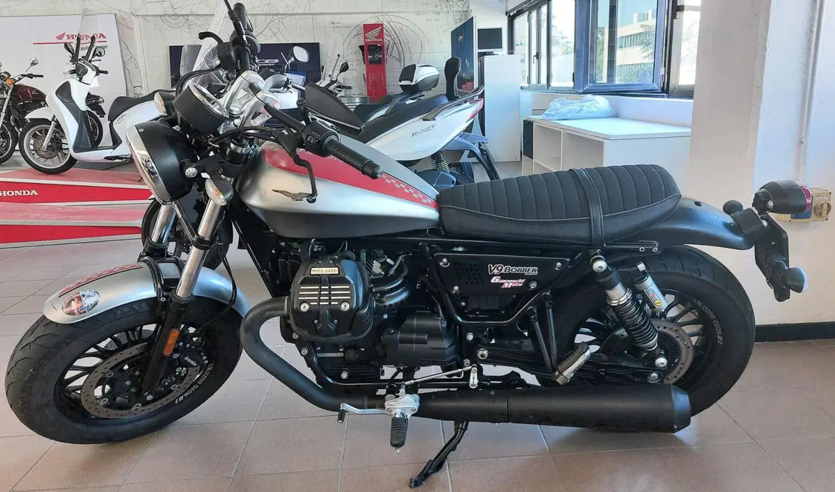 Moto Guzzi V9 Bobber (2016 - 18)