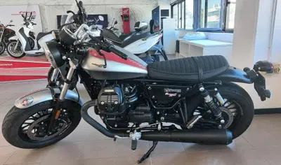 Moto Guzzi V9 Bobber (2016 - 18) usata