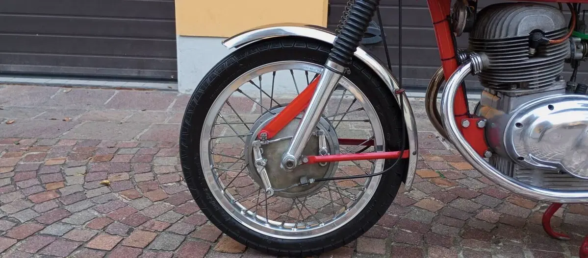 MV Agusta 350 SPORT (17)