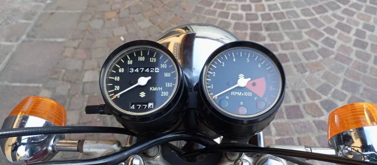 Suzuki TITAN 500 (10)