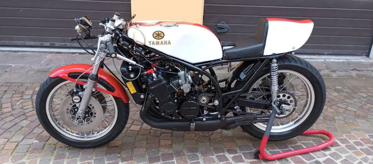 Yamaha TZ 750 A (2)