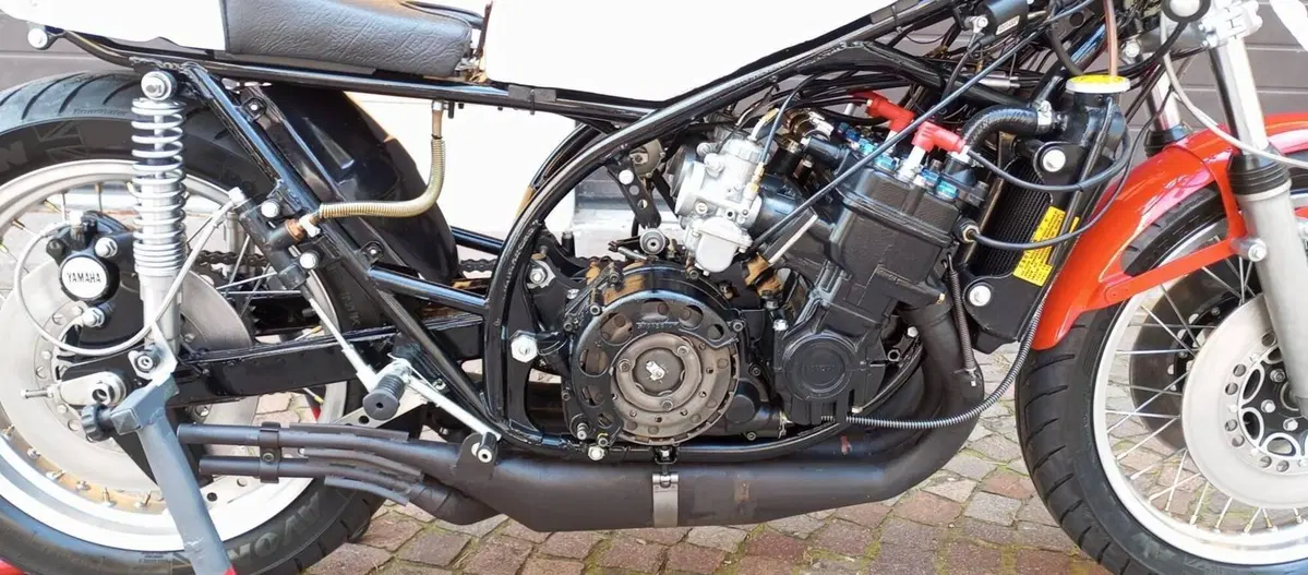 Yamaha TZ 750 A (3)