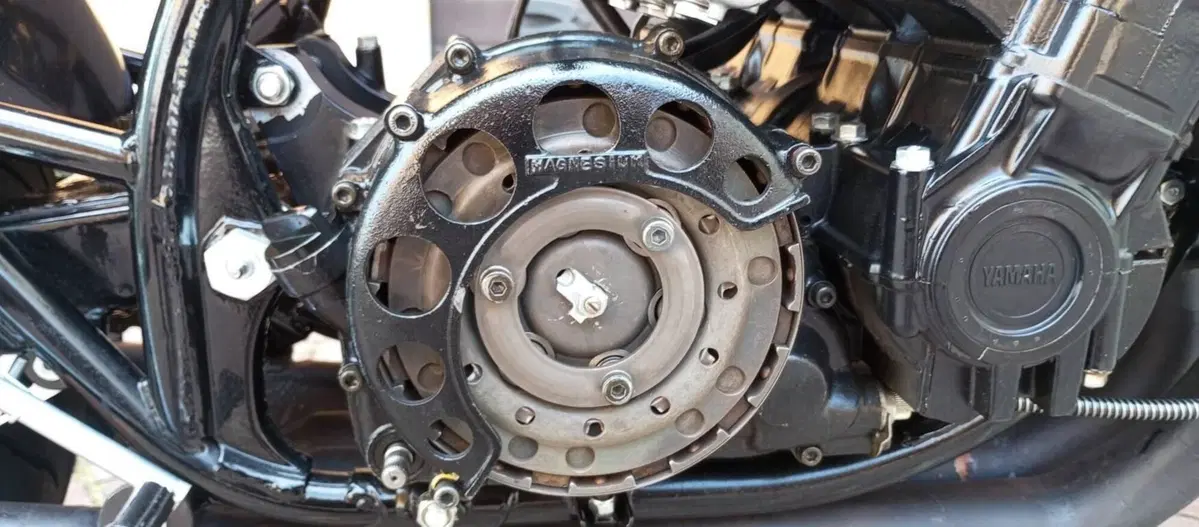 Yamaha TZ 750 A (4)